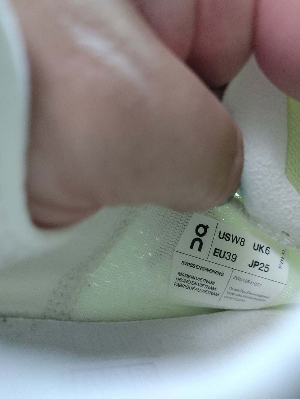 On Running Cloud 5 Coast sneakers in the Hay/Ivory colorway. Size 8 - Picture 10 of 11